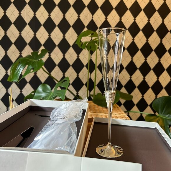 Vera Wang “With Love” Champagne Flutes – Pair | Silver Stem - Picture 11 of 12